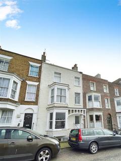 1 bedroom flat to rent, Trinity Square, Margate