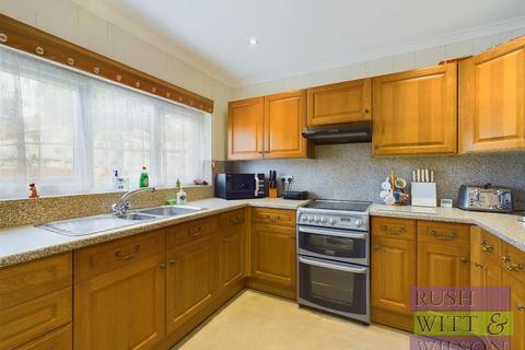 19 Ashbrook Road, St Leonards-on-sea, TN37 7EH