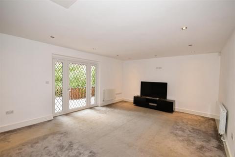 Torpoint Wellington Hill, Loughton, IG10 4AH