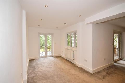 Torpoint Wellington Hill, Loughton, IG10 4AH