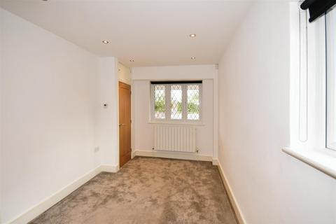 Torpoint Wellington Hill, Loughton, IG10 4AH