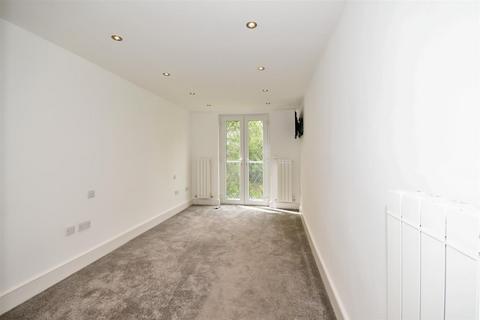Torpoint Wellington Hill, Loughton, IG10 4AH