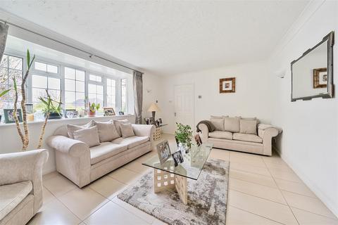 4 bedroom detached house for sale, The Comyns, Bushey WD23