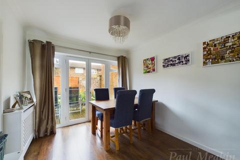 4 Herondale, South Croydon, CR2 8SN