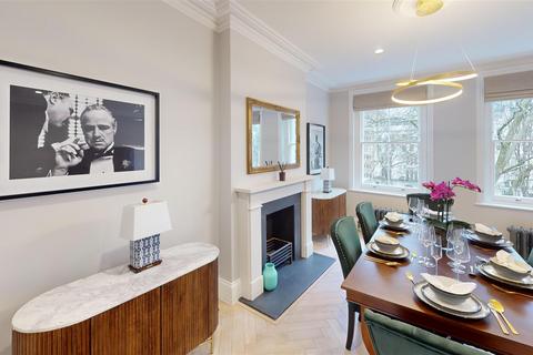 3 bedroom flat to rent, Kensington Gardens Square, London, W2