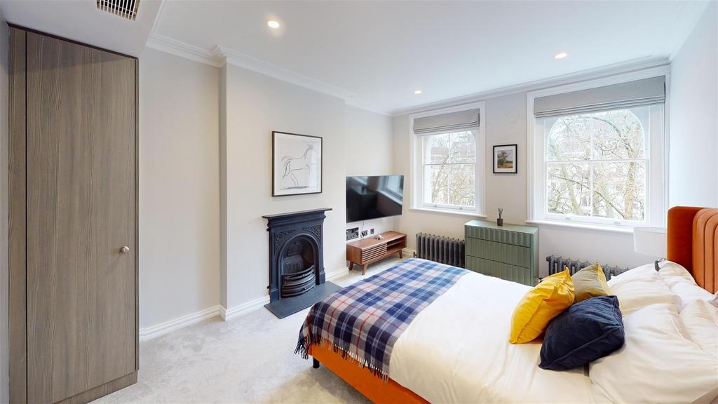 Flat 4 22 Kensington Gardens Square Bedroom.jpg