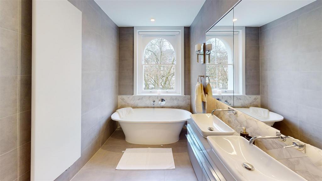 Flat 4 22 Kensington Gardens Square Bathroom.jpg