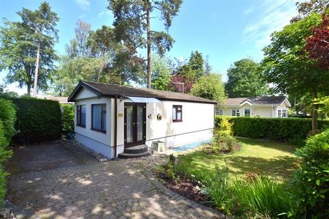 2 bedroom mobile home for sale, Woodland Rise, Grange Estate, Fleet GU52