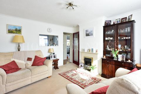 16 Abingdon Place, Potters Bar, EN6 1TF