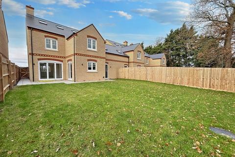 4 bedroom detached house for sale - Great North Road, Little Paxton, St Neots, PE19