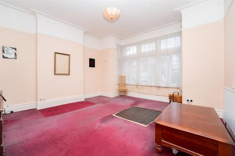 76 Lavington Road, London, W13 9LR