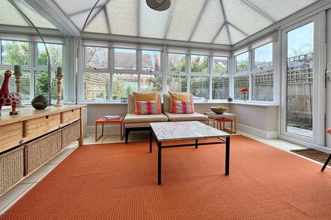 48 Whitstone Lane, Beckenham, BR3 3FZ