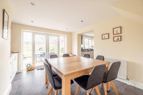 3 Lower Mead, Iver, SL0 0DX