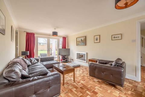 3 Lower Mead, Iver, SL0 0DX