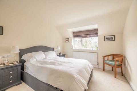 3 Lower Mead, Iver, SL0 0DX