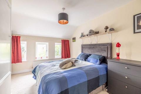 3 Lower Mead, Iver, SL0 0DX