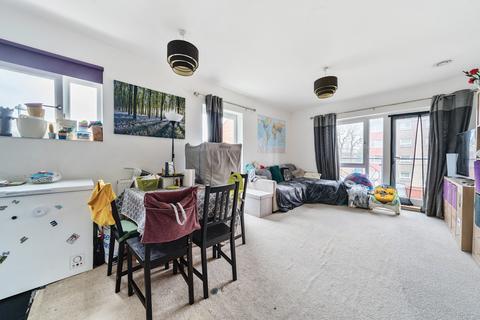 2 bedroom apartment for sale, Magnolia House, Spelthorne Grove, Sunbury-on-Thames, TW16