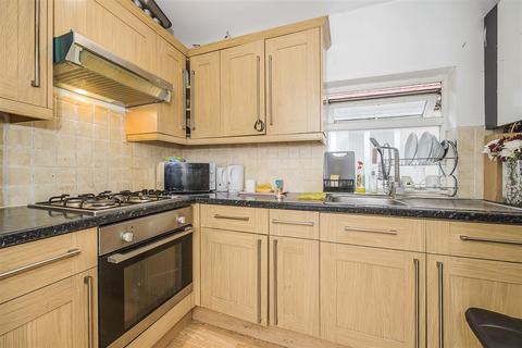 2 bedroom flat for sale, Lindley Road, London E10