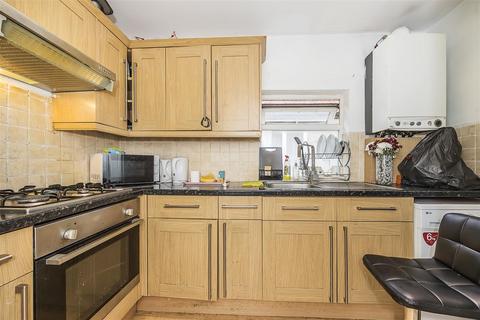 2 bedroom flat for sale, Lindley Road, London E10