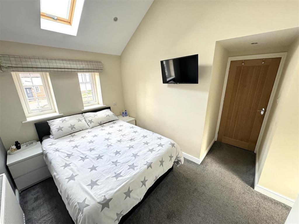 Bed 1.jpg