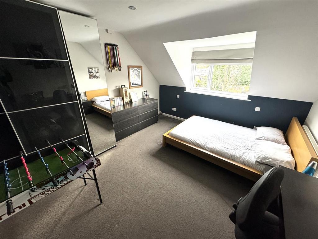 Bed 2.jpg