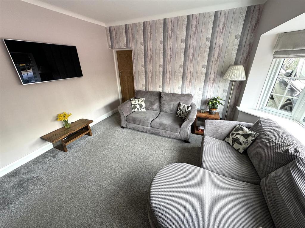 Lounge 2.jpg