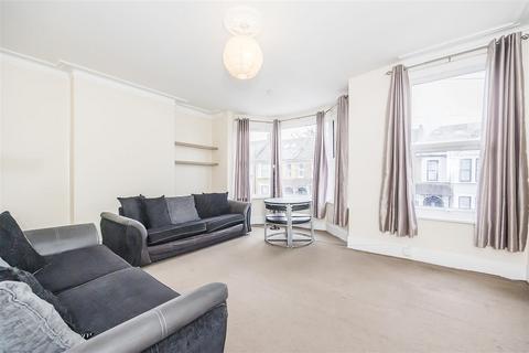 2 bedroom flat for sale, Lyndhurst Drive, London E10