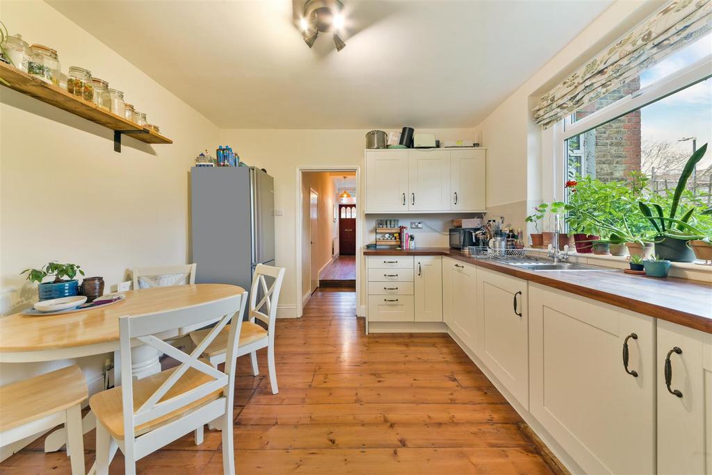 Boundary Road, Colliers Wood SW19 1 bed flat for sale £425,000