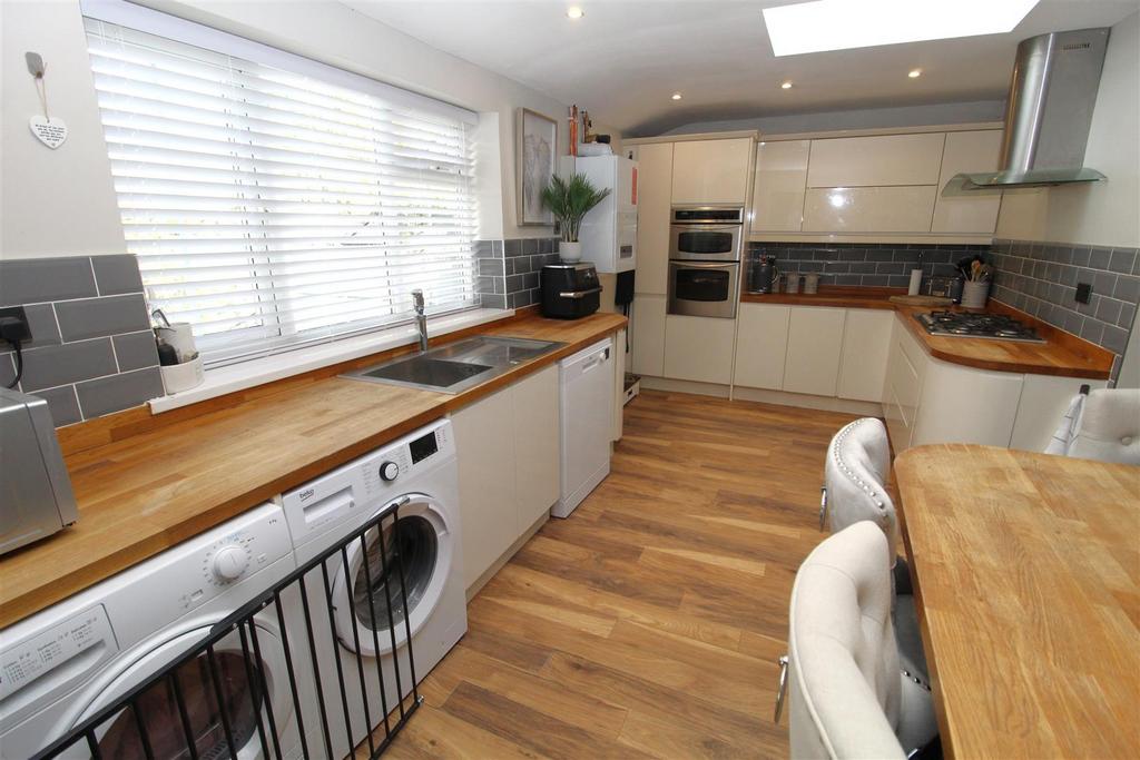 Kitchen1.JPG