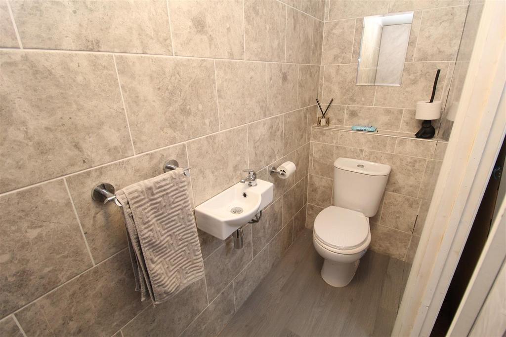 Ensuite.JPG