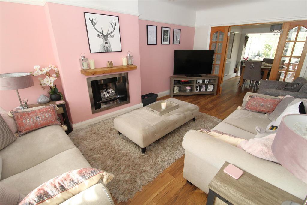 Lounge2.JPG