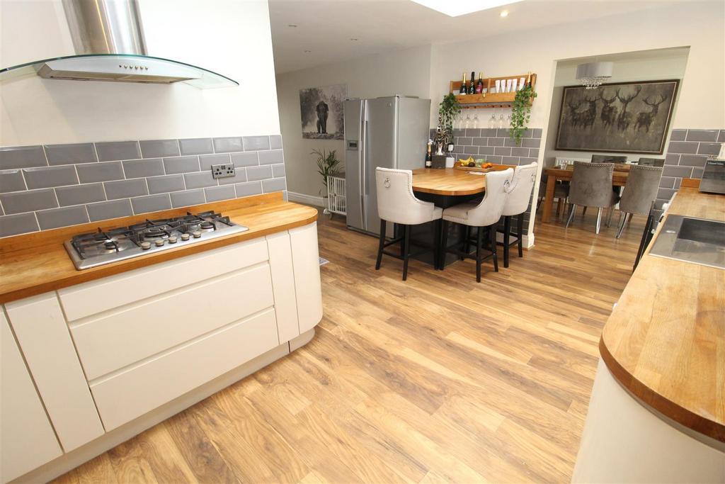 Kitchen3.JPG