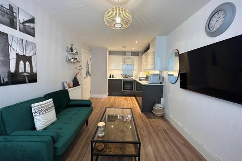 1 bedroom apartment for sale, Bartholemew Court, High Street, Waltham Cross, EN8