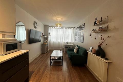 1 bedroom apartment for sale, Bartholemew Court, High Street, Waltham Cross, EN8