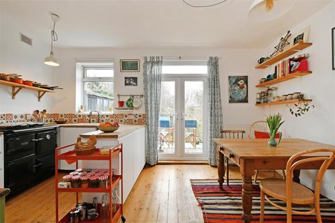 24 Bishopscourt Road, Sheffield, S8 9HP