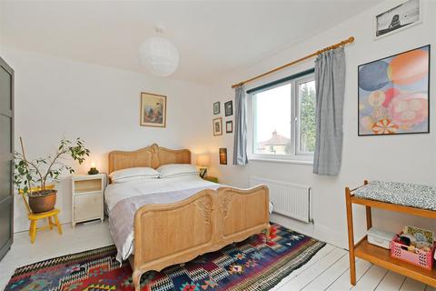 24 Bishopscourt Road, Sheffield, S8 9HP