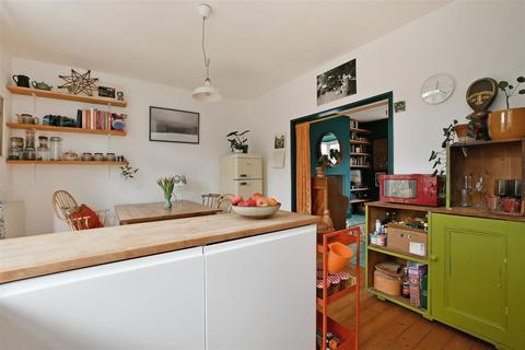 24 Bishopscourt Road, Sheffield, S8 9HP