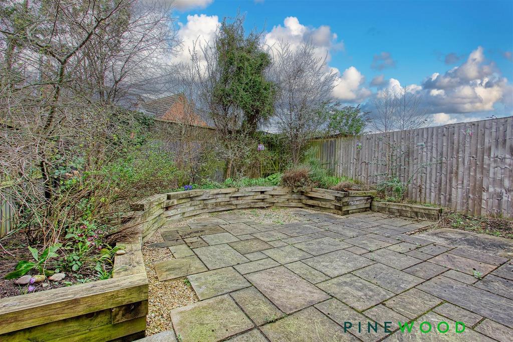 St Chads Way, Chesterfield S41 4 bed semidetached house for sale £