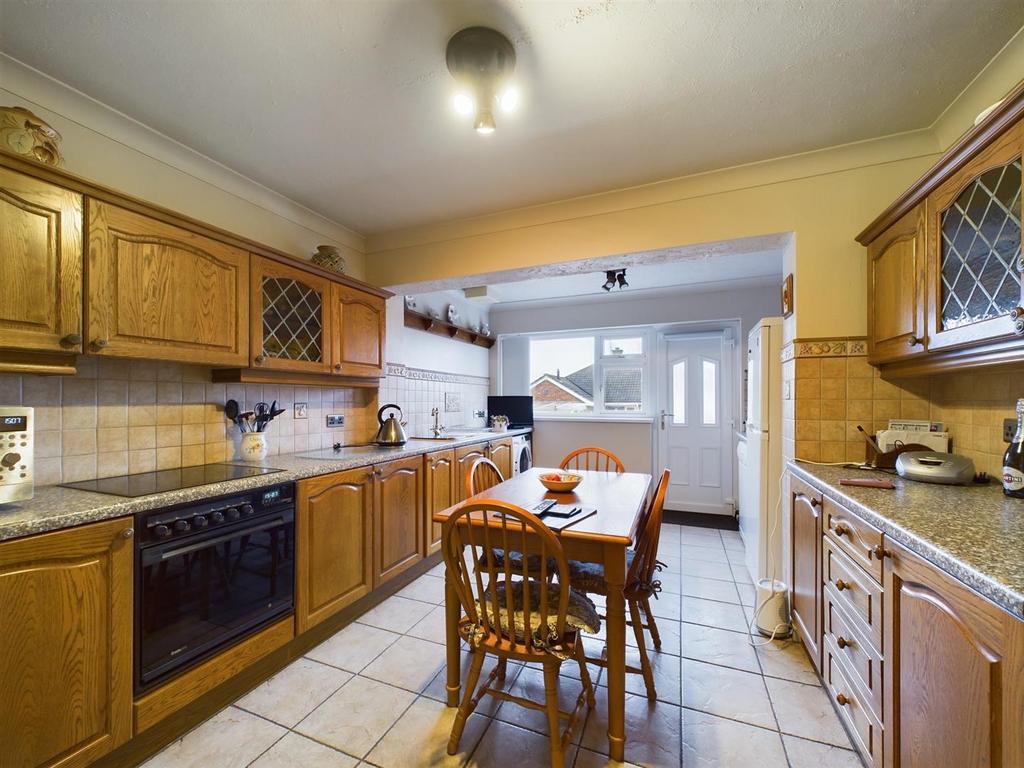 Kitchen: