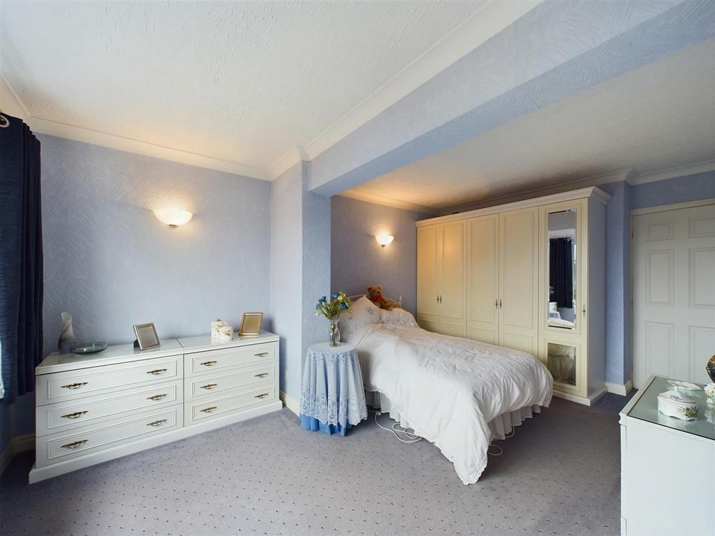 Bedroom: