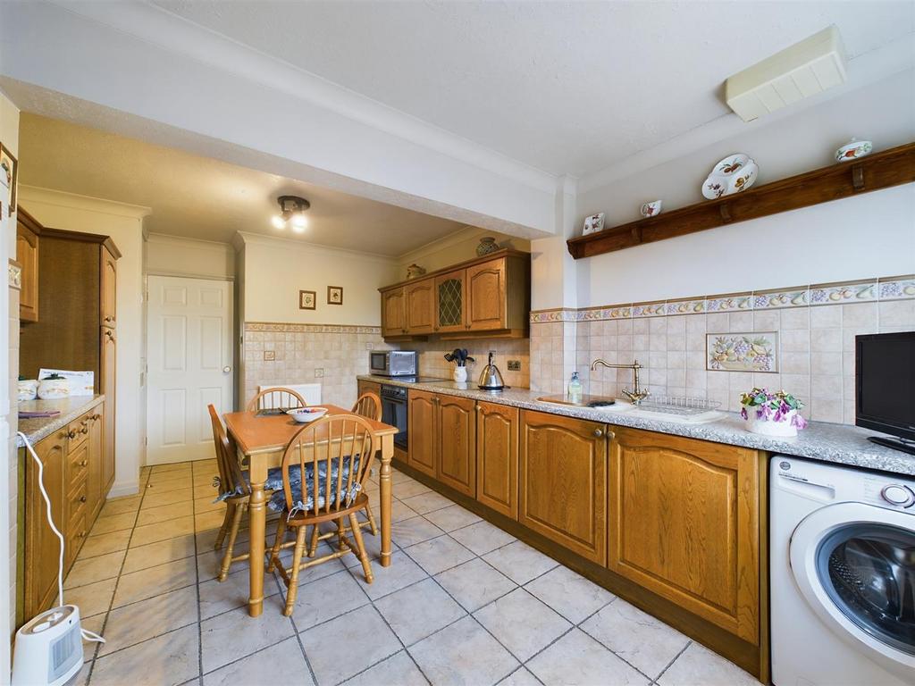 Kitchen: