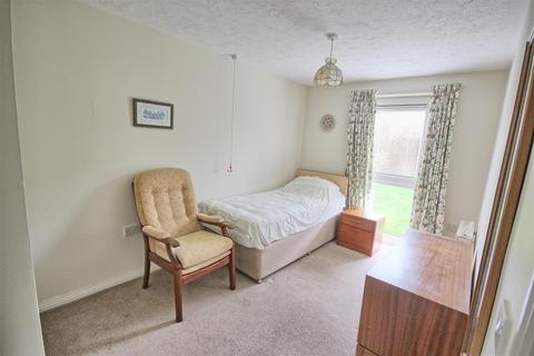 2 bedroom apartment for sale, Hartfield Court, Ware SG12