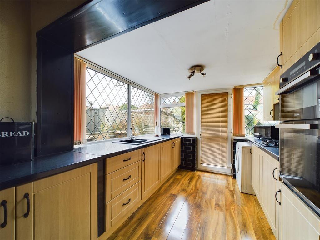 Kitchen: