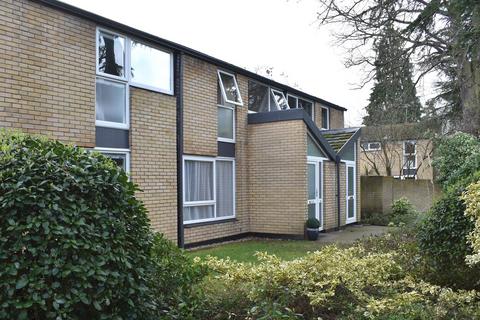 3 bedroom terraced house to rent - Holme Chase, Weybridge, KT13