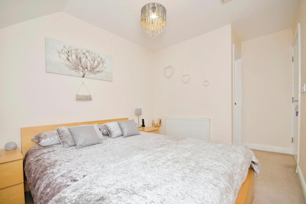 BEDROOM 1 02.jpg