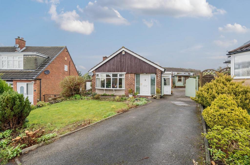 Hall Park Close, Horsforth, Leeds 3 bed detached bungalow for sale £