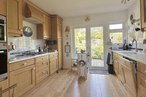 2 Chichester Close, Instow, Bideford, EX39 4JT