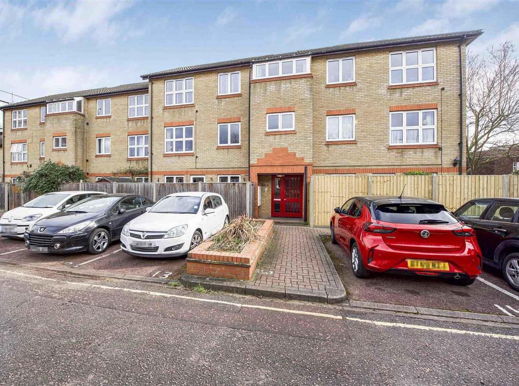Ivybridge Close, Twickenham 2 bed flat for sale £375,000