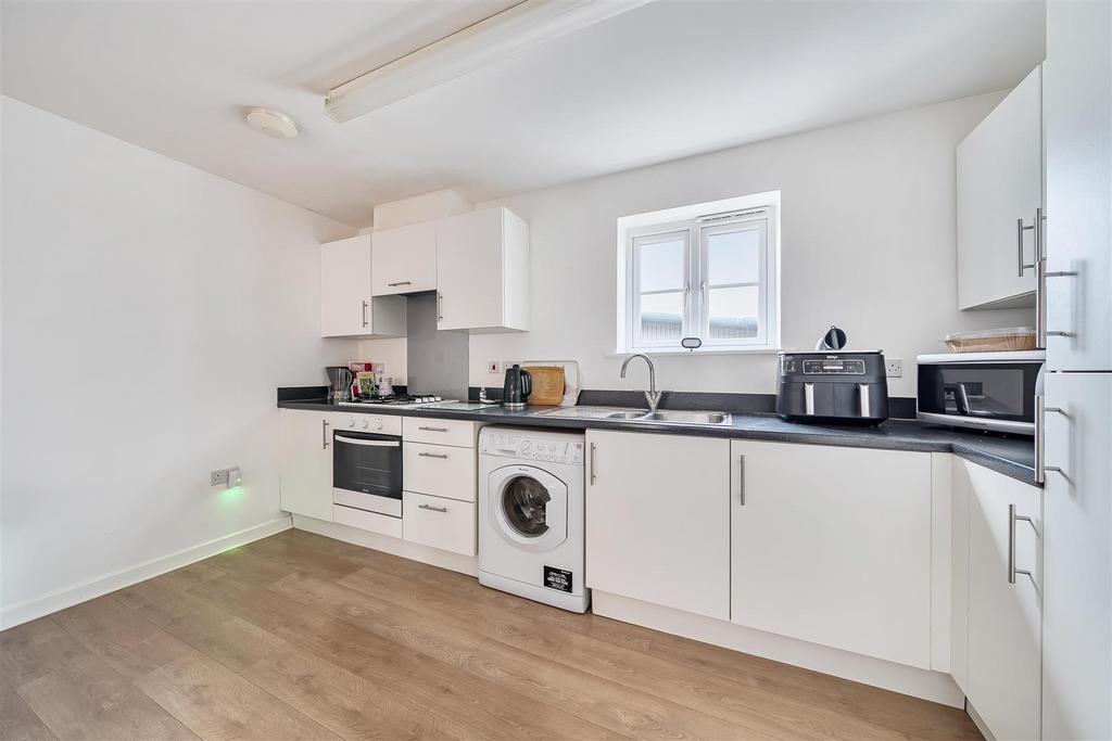 Kitchen 1.jpg