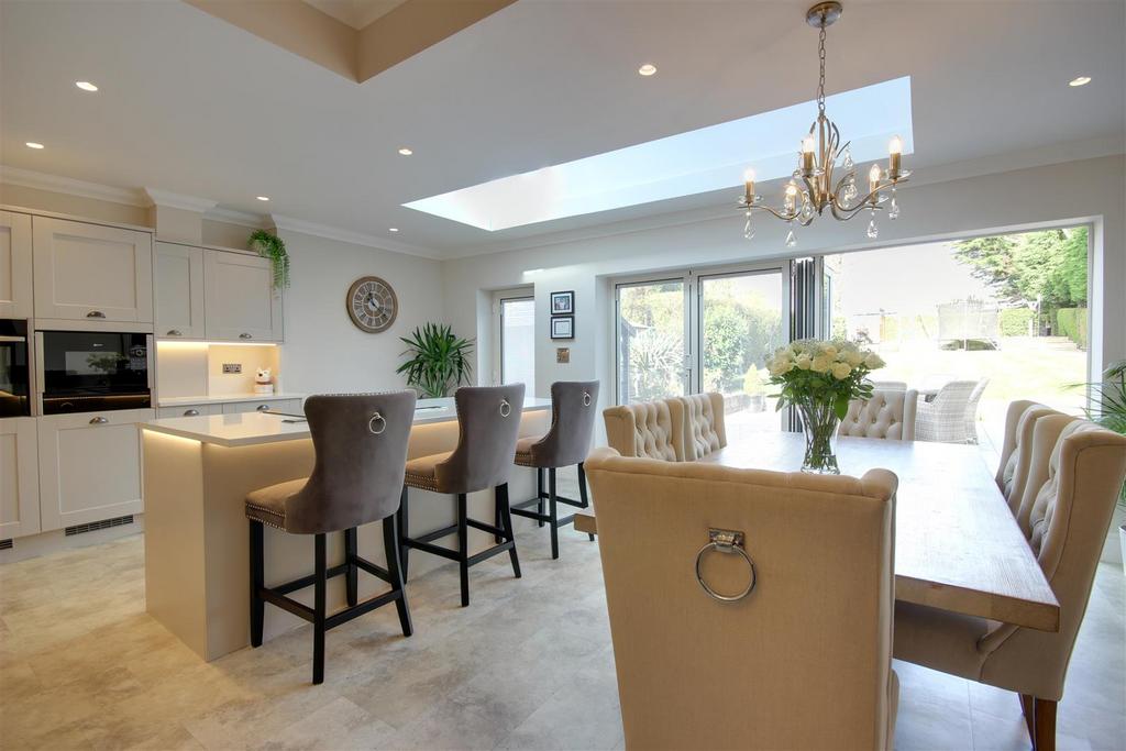 Open Plan Living Kitchen with Dining Area